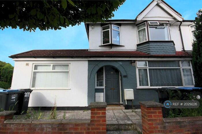 2 Bedroom Flat To Rent In Edmonton, London, N9