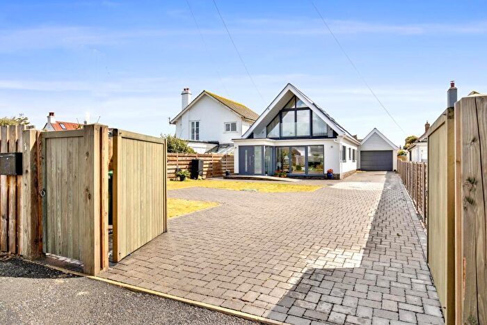 2 Bedroom Detached House For Sale In Danefield Road, Selsey, PO20