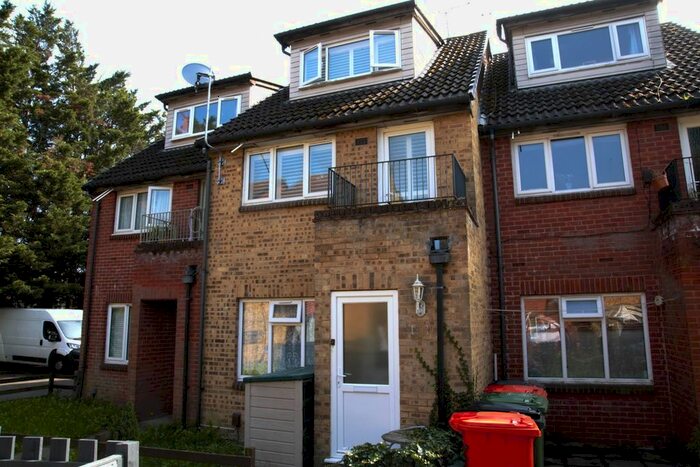 1 Bedroom Maisonette To Rent In Mead Avenue, Slough, SL3