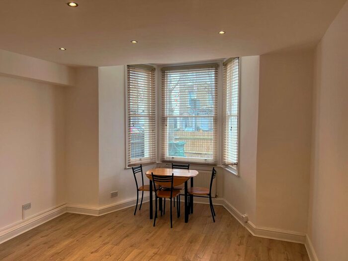 2 Bedroom Flat To Rent In Lichfield Road, London, NW2