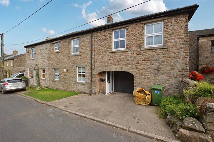 3 Bedroom Cottage For Sale In Wasset Fell View, Thoralby, Bishopdale, DL8