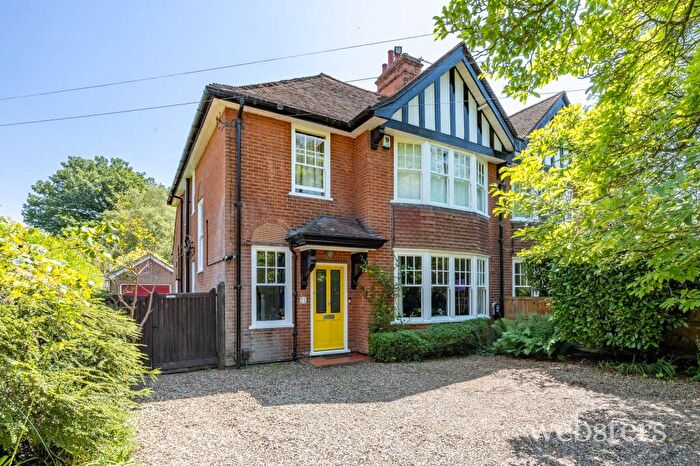 4 Bedroom Semi-Detached House For Sale In Ipswich Road, Norwich, NR2