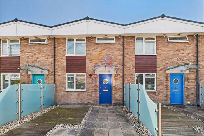 2 Bedroom Apartment For Sale In The Vineyards Chelmsford, CM2