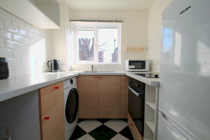 Apartment To Rent In Mornington Road, New Cross, SE14