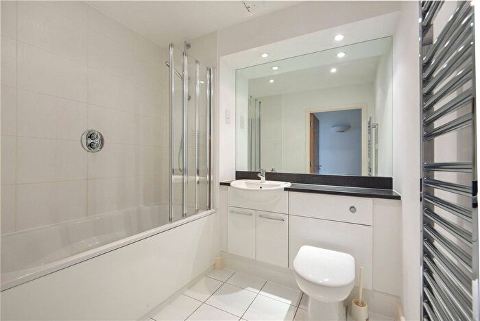 2 Bedroom Flat To Rent In Alaska Apartments, Western Gateway, E16