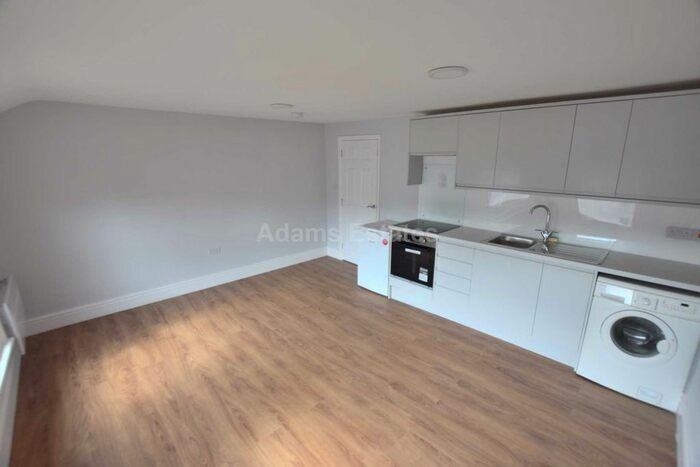 1 Bedroom Flat To Rent In Top Floor Flat, Carey Street, Reading, RG1