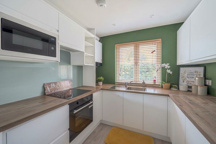 4 Bedroom Semi-Detached House To Rent In North Abingdon, Oxfordshire, OX14