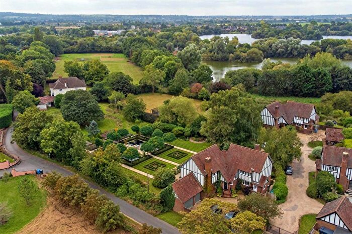 5 Bedroom Detached House For Sale In Chestnut Park, Bray, Maidenhead, Berkshire, SL6