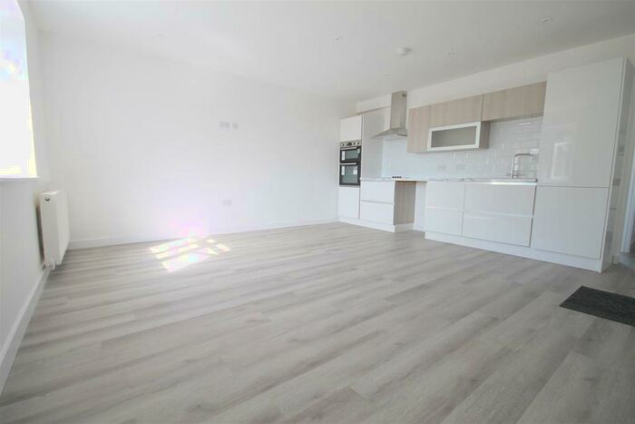 2 Bedroom Flat To Rent In Kingsway Avenue, Kingswood, Bristol, BS15