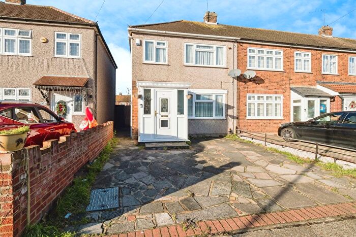 3 Bedroom End Terrace House For Sale In Harlow Road, Rainham, RM13