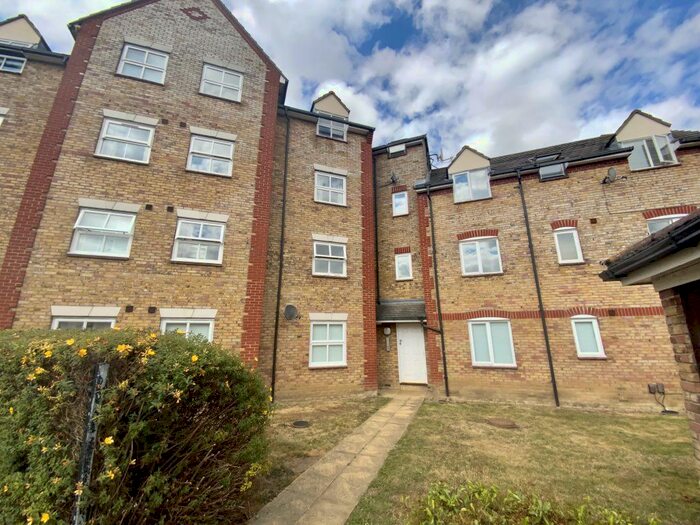 2 Bedroom Property To Rent In Victoria Gate, Harlow, Essex, CM17