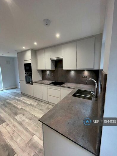 3 Bedroom Detached House To Rent In West Square, London, SE11