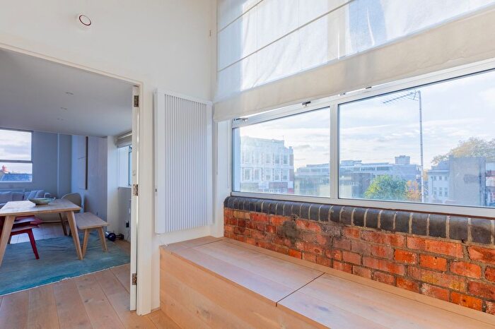 1 Bedroom Flat To Rent In King Edward's Road, London, E9