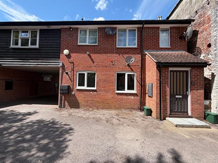 2 Bedroom Flat To Rent In Waterloo Court, Whitchurch, RG28