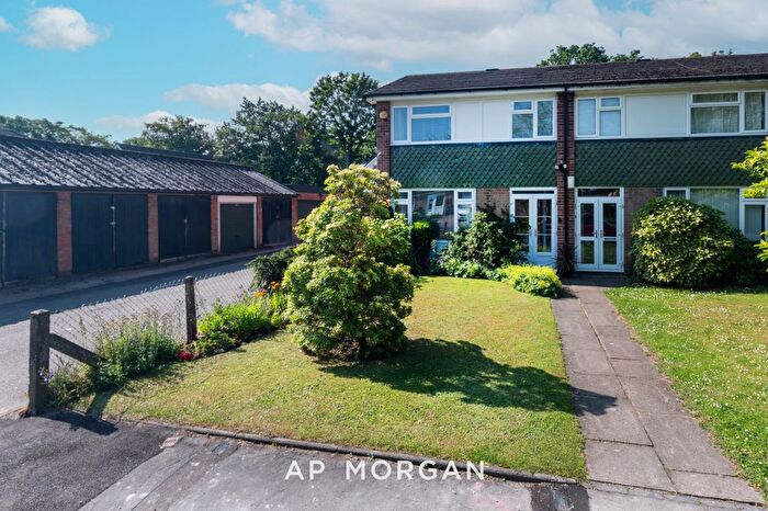 3 Bedroom End Of Terrace House For Sale In Walsgrave Drive, Solihull, West Midlands, B92