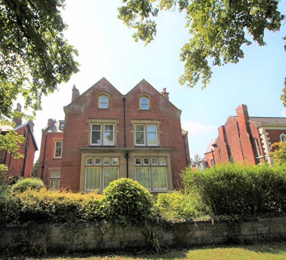 3 Bedroom Apartment To Rent In - Moor Park Avenue, Preston, PR1