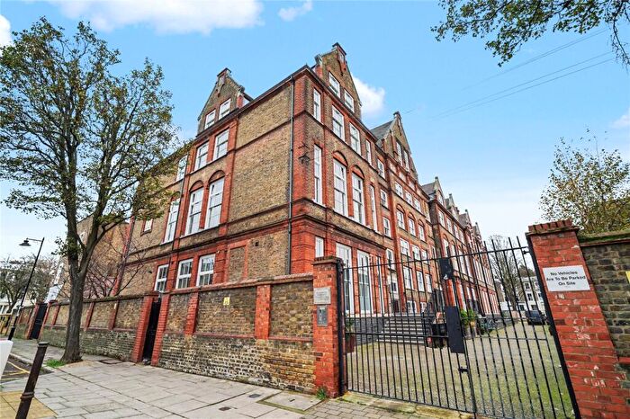 2 Bedroom Apartment For Sale In Ecclesbourne Road, London, N1