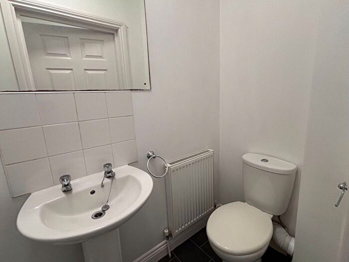 1 Bedroom Flat To Rent In French Street, Courtenay House French Street, TQ14