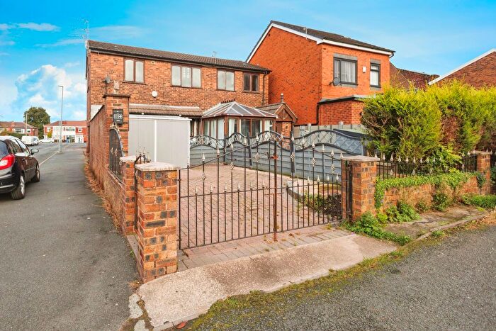 4 Bedroom Detached House For Sale In Mary Street, Droylsden, Lancashire, M43