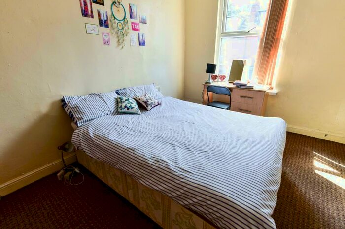 6 Bedroom Terraced House To Rent In Ebberston Terrace, Hyde Park, Leeds, LS6