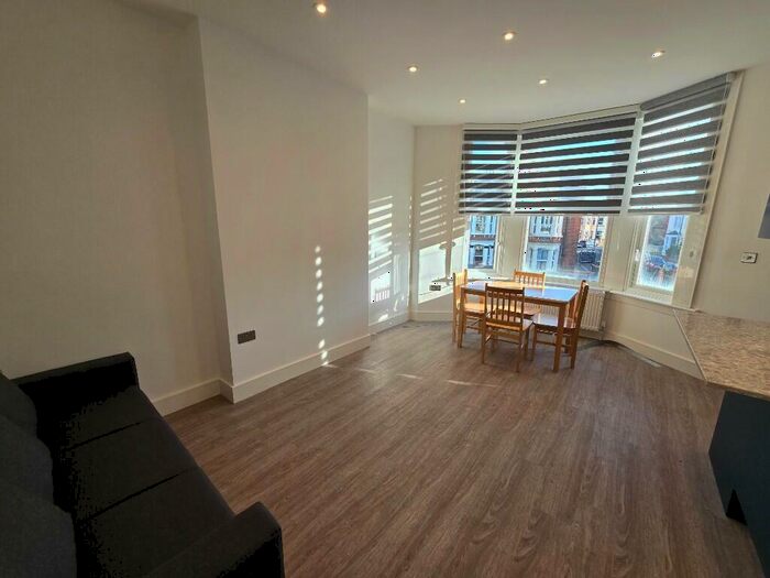2 Bedroom Flat To Rent In St. Pauls Avenue, London, NW2