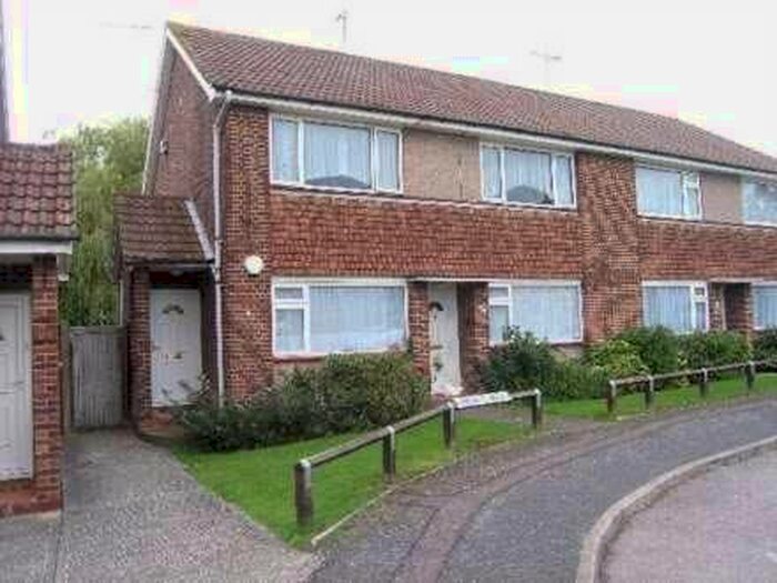 2 Bedroom Flat To Rent In Pentland Road, Bushey, WD23