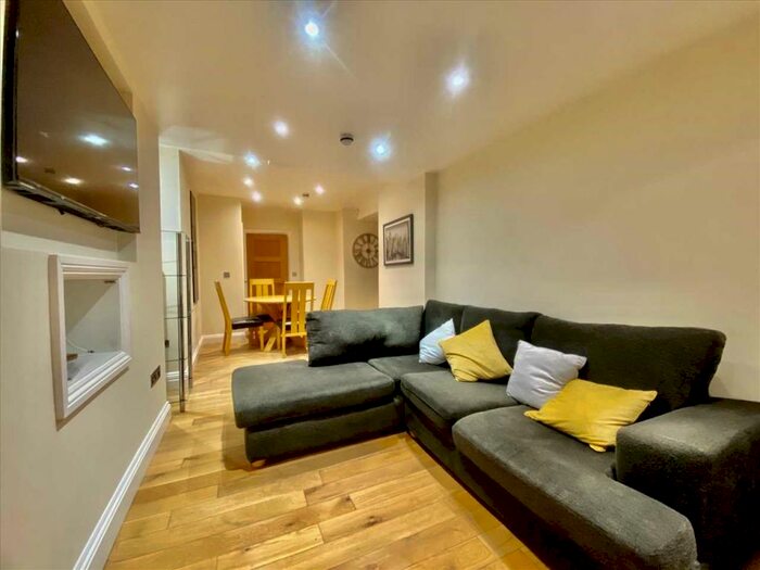 6 Bedroom House To Rent In Houndiscombe Road, Plymouth, PL4