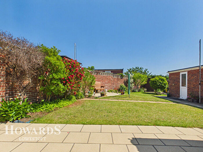 2 Bedroom Detached Bungalow For Sale In Breckland Way, Lowestoft, NR32
