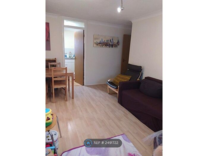 2 Bedroom Flat To Rent In Claremont Heights, Colchester, CO1