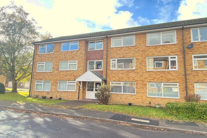 2 Bedroom Flat To Rent In Town Centre, RG21