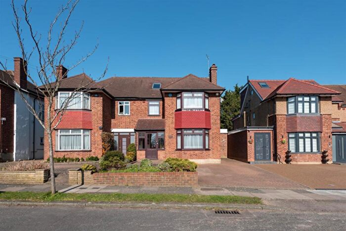 4 Bedroom Semi Detached House For Sale In Sheringham Avenue, Oakwood, London, N14