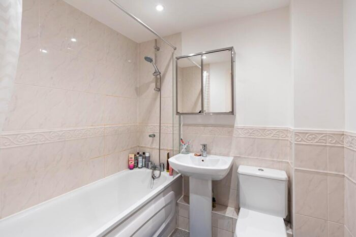 1 Bedroom Apartment To Rent In Woodin's Way, Oxford, Oxfordshire, OX1