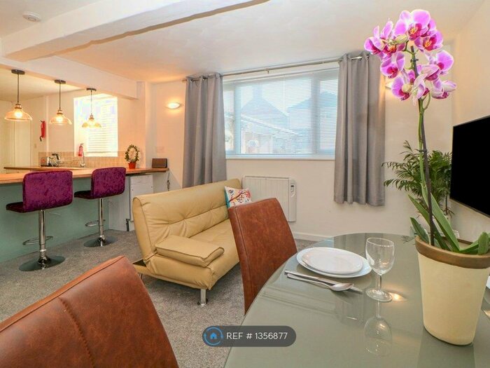 2 Bedroom Flat To Rent In St. Leonards Road, Weymouth, DT4