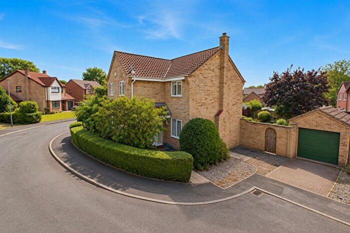 4 Bedroom Detached House For Sale In Blenheim Way, Yaxley, PE7