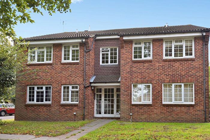 Studio To Rent In College Gardens, London, SW17