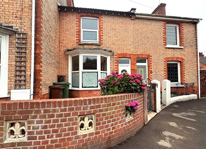 2 Bedroom Terraced House For Sale In Maycroft Road, Weymouth, DT4