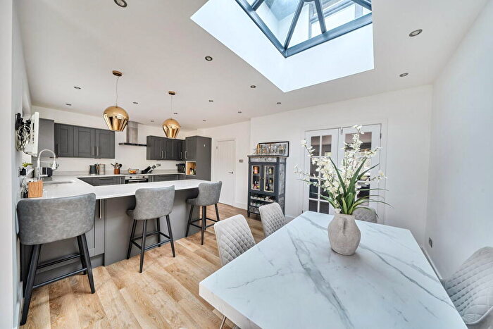 4 Bedroom Semi Detached House For Sale In Thornhill Park Road, Southampton, City Of Southampton, SO18