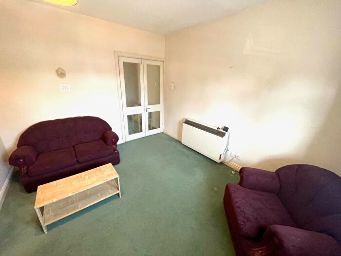 2 Bedroom Flat To Rent In Portland Road, B16