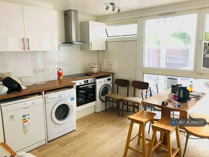4 Bedroom Maisonette To Rent In Caithness House, London, N1