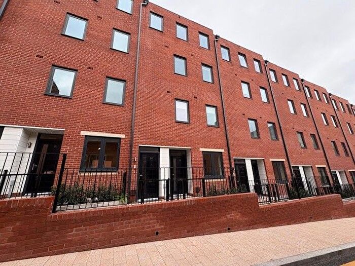 2 Bedroom Maisonette To Rent In Brook Street, Bolton, BL1