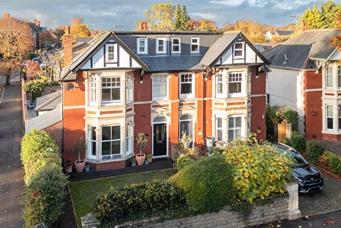 4 Bedroom Semi Detached House For Sale In Westlecot Road, Swindon, SN1