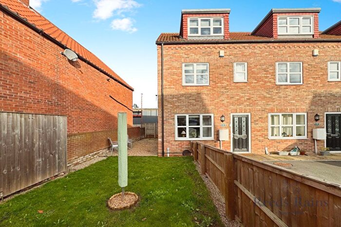 3 Bedroom End Of Terrace House For Sale In Millgate Court, Selby, North Yorkshire, YO8
