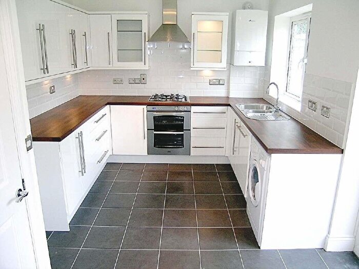 3 Bedroom End Of Terrace House To Rent In Bordesley Road, Morden, Surrey, SM4