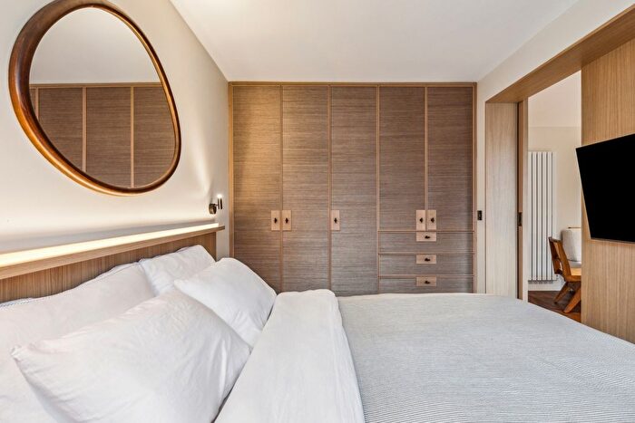 1 Bedroom Flat To Rent In South Court, Kersfield Road, SW15