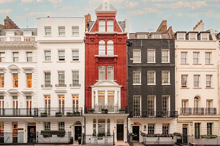 3 Bedroom Flat For Sale In Queen Street, Mayfair, London, W1J
