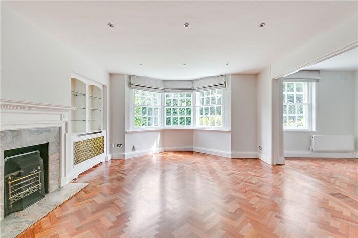 2 Bedroom Flat To Rent In South Square, Hampstead Garden Suburb, NW11