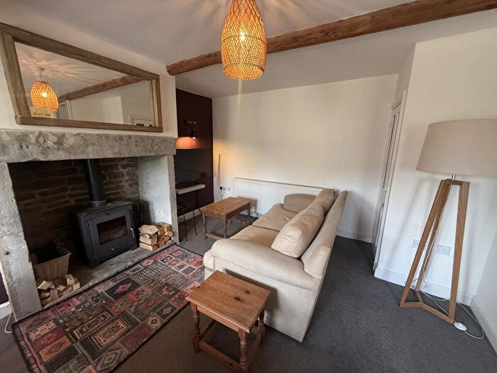 2 Bedroom House To Rent In Underbank, Holmfirth, HD9