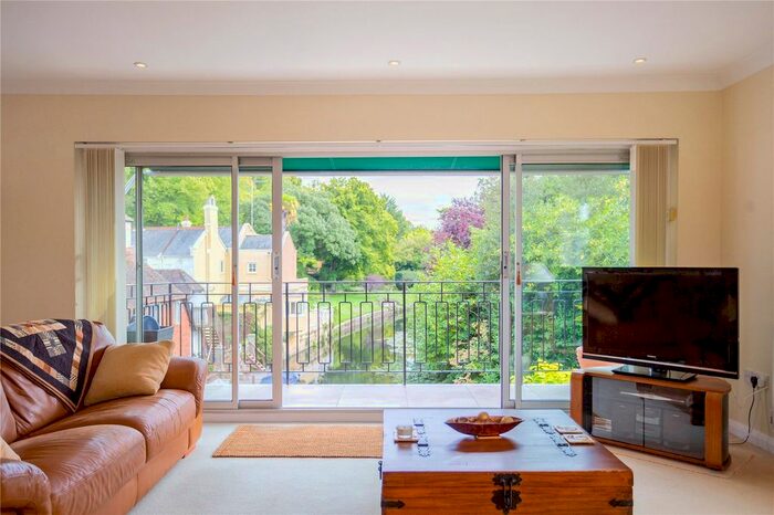 3 Bedroom Flat For Sale In Marsh Mills, Wargrave Road, Henley-On-Thames, Oxfordshire, RG9
