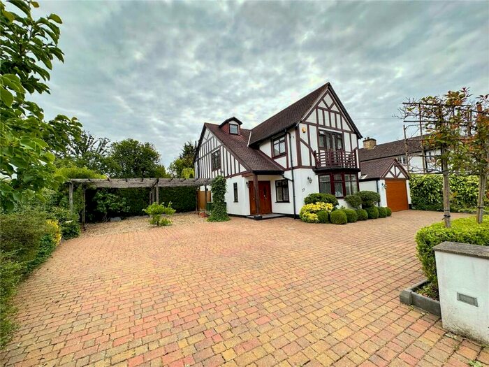 5 Bedroom Detached House To Rent In Heath Drive, Potters Bar, EN6