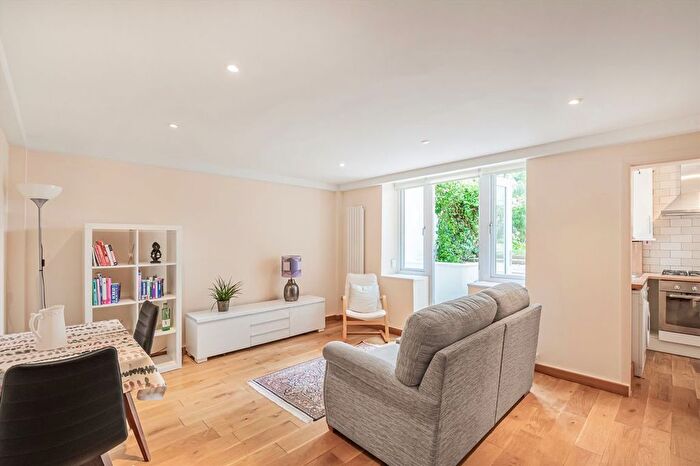 1 Bedroom Flat For Sale In Larkhall Rise, Clapham, SW4